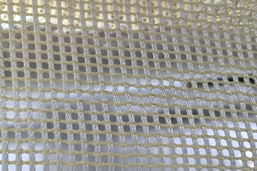 Rolă de țesătură cu plasă armată cu aramid de înaltă rezistență – pentru materiale de bază compozite Rolă de țesătură cu plasă armată cu aramid de înaltă rezistență – pentru materiale de bază compozite